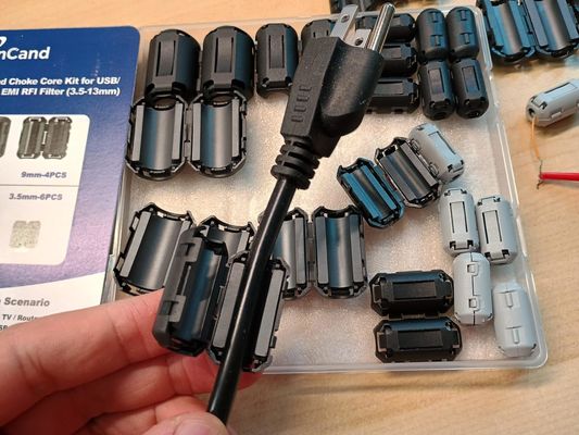 kupować Pierścień ferrytowy Snap-On o impedancji 155 omów do tłumienia EMI/RFI i opcjami niestandardowego projektu online manufacture